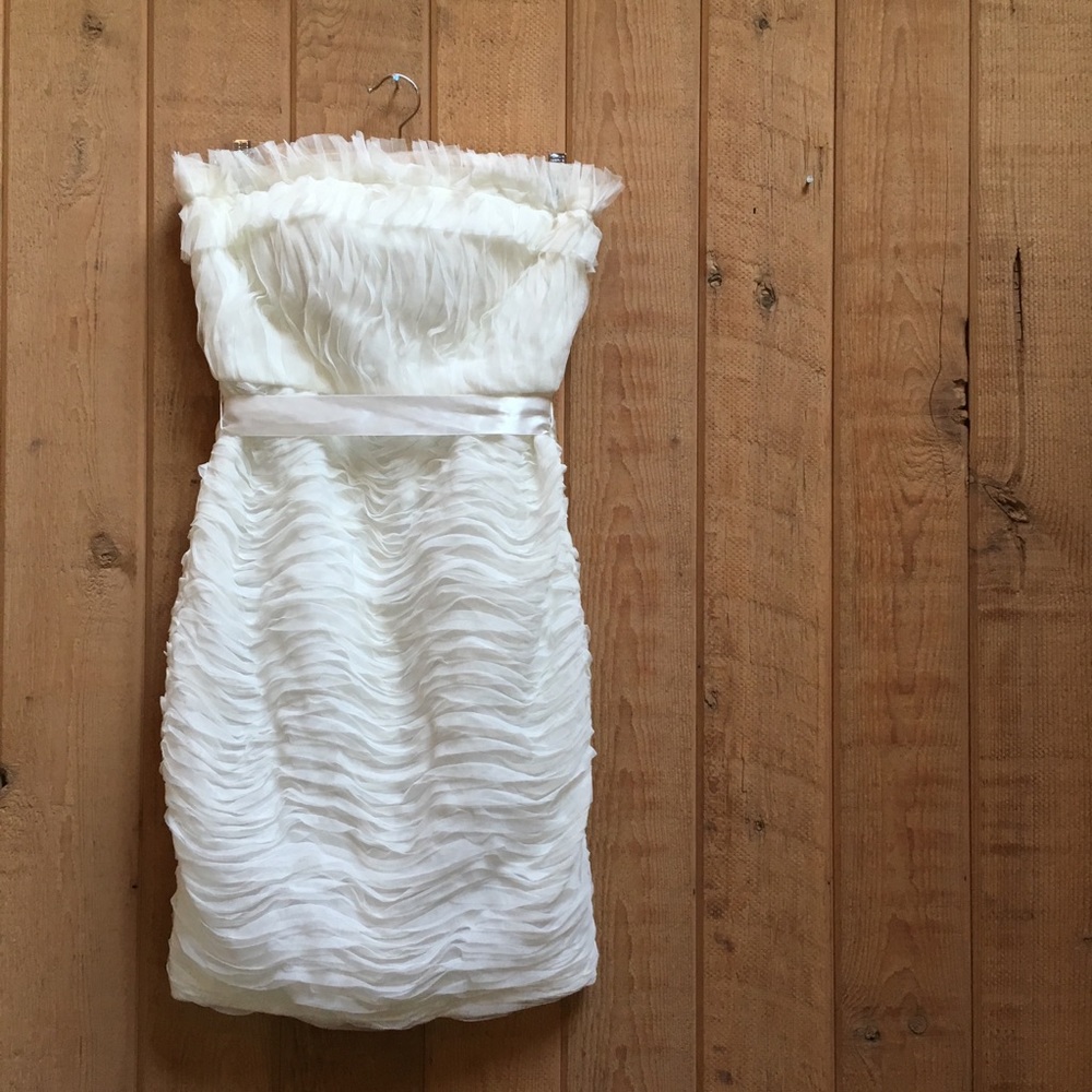 Donna Morgan Sleeveless Layered White Dress Size 4